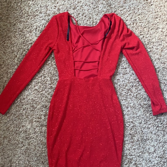 Red dress - Picture 2 of 2